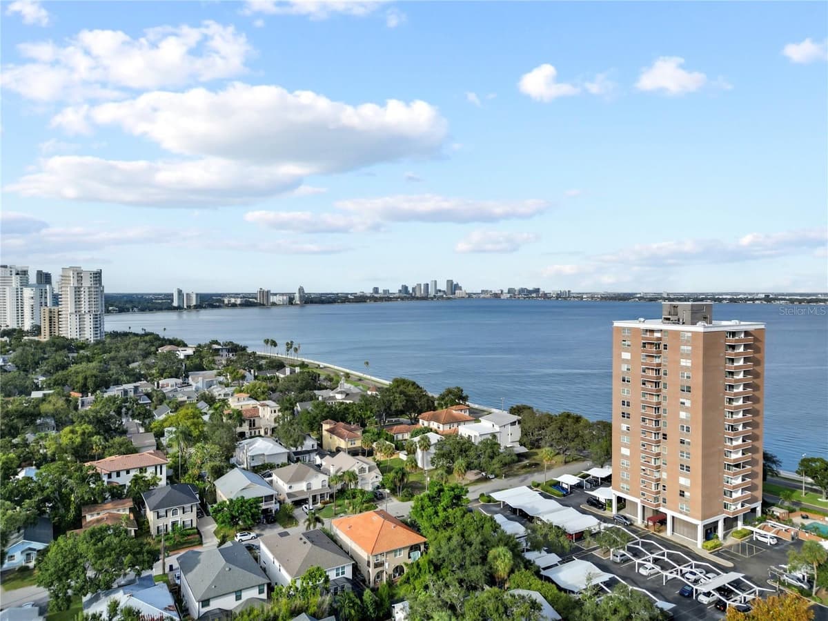4015 BAYSHORE BOULEVARD — photo 4 of 31