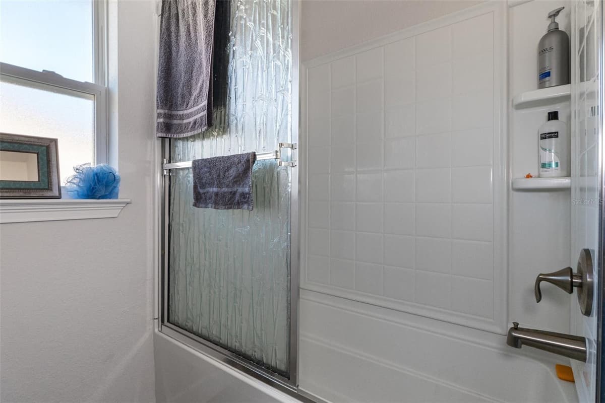 5139 JENSON AVENUE — photo 37 of 44