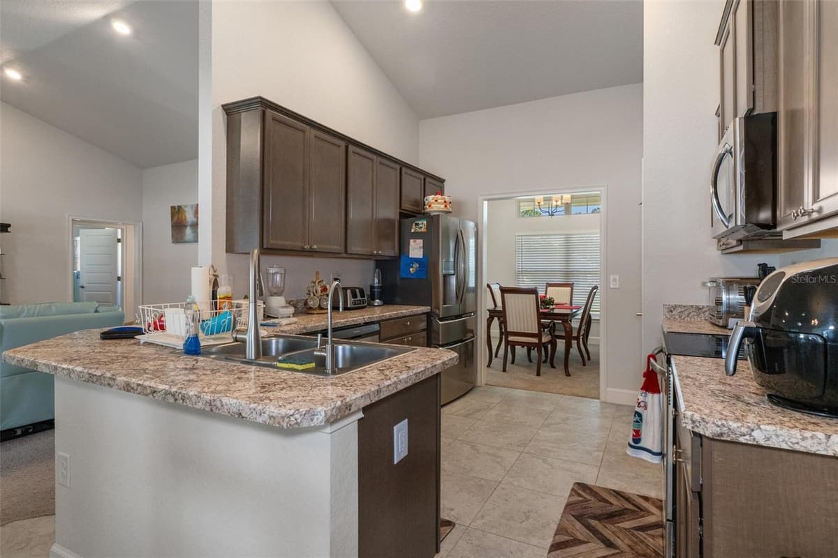 5139 JENSON AVENUE — photo 13 of 44