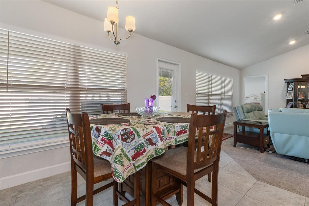 5139 JENSON AVENUE — photo 12 of 44