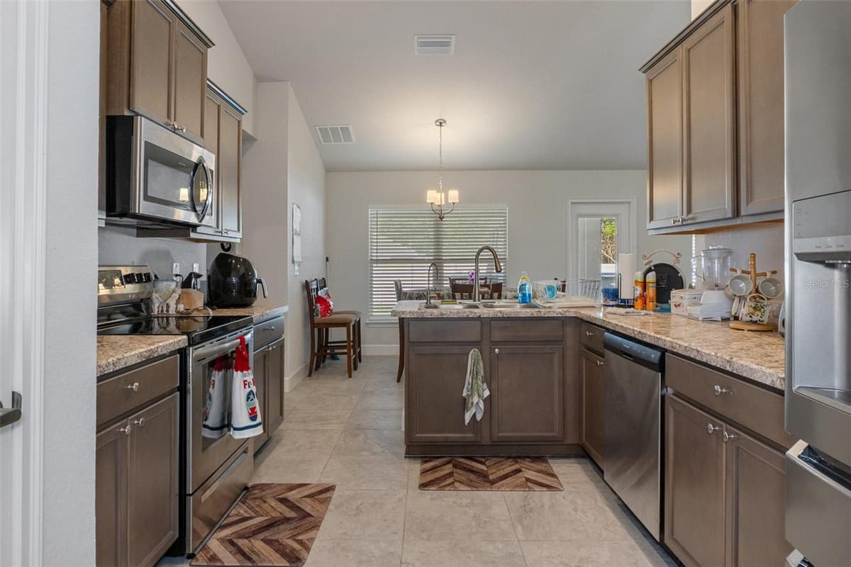 5139 JENSON AVENUE — photo 14 of 44