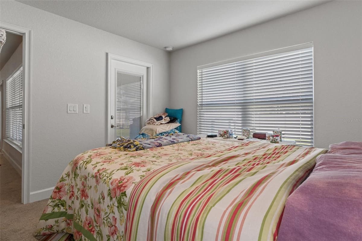 5139 JENSON AVENUE — photo 31 of 44