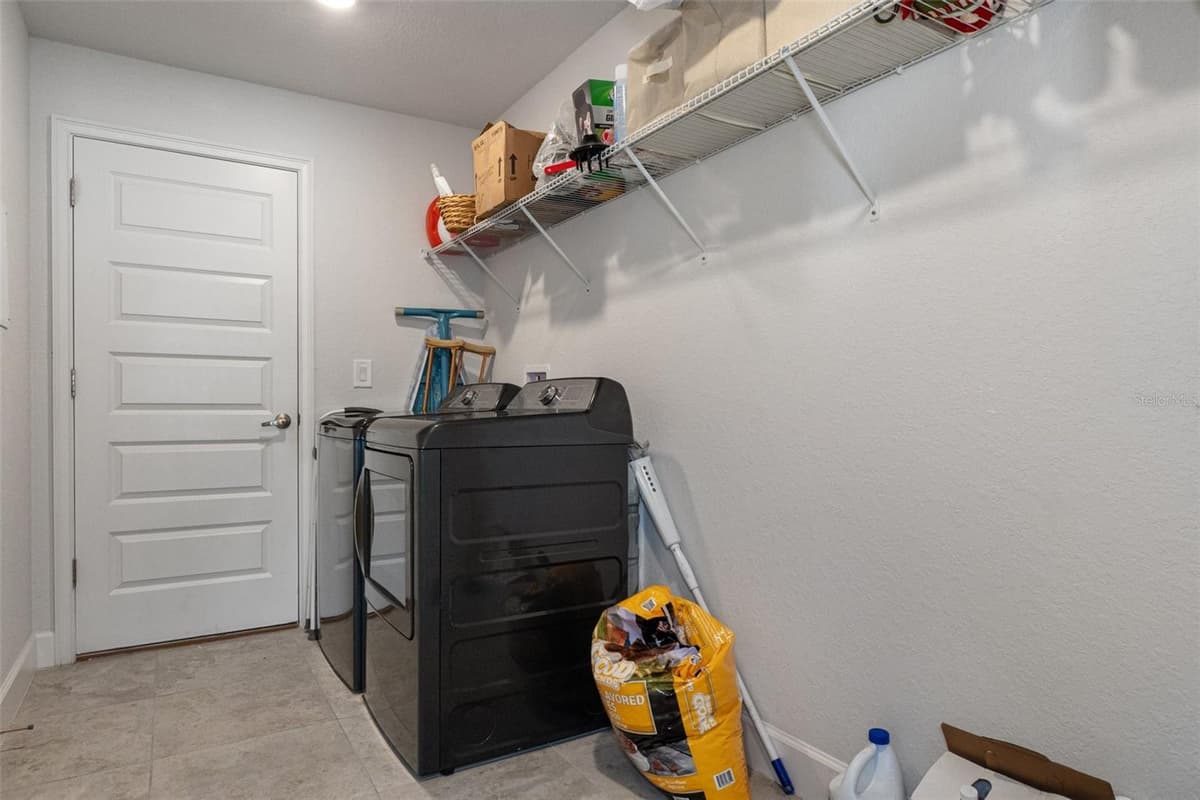 5139 JENSON AVENUE — photo 40 of 44