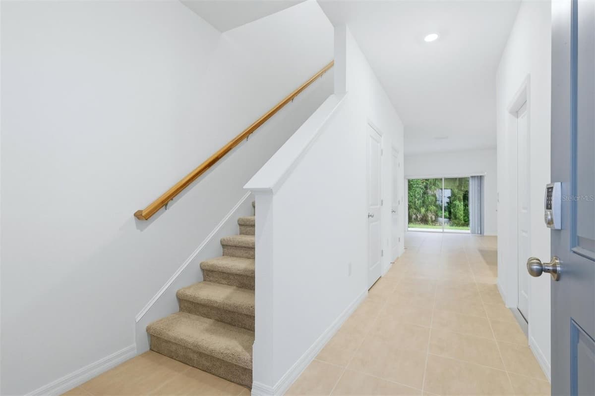 8417 LUNAR SKYE STREET — photo 14 of 33