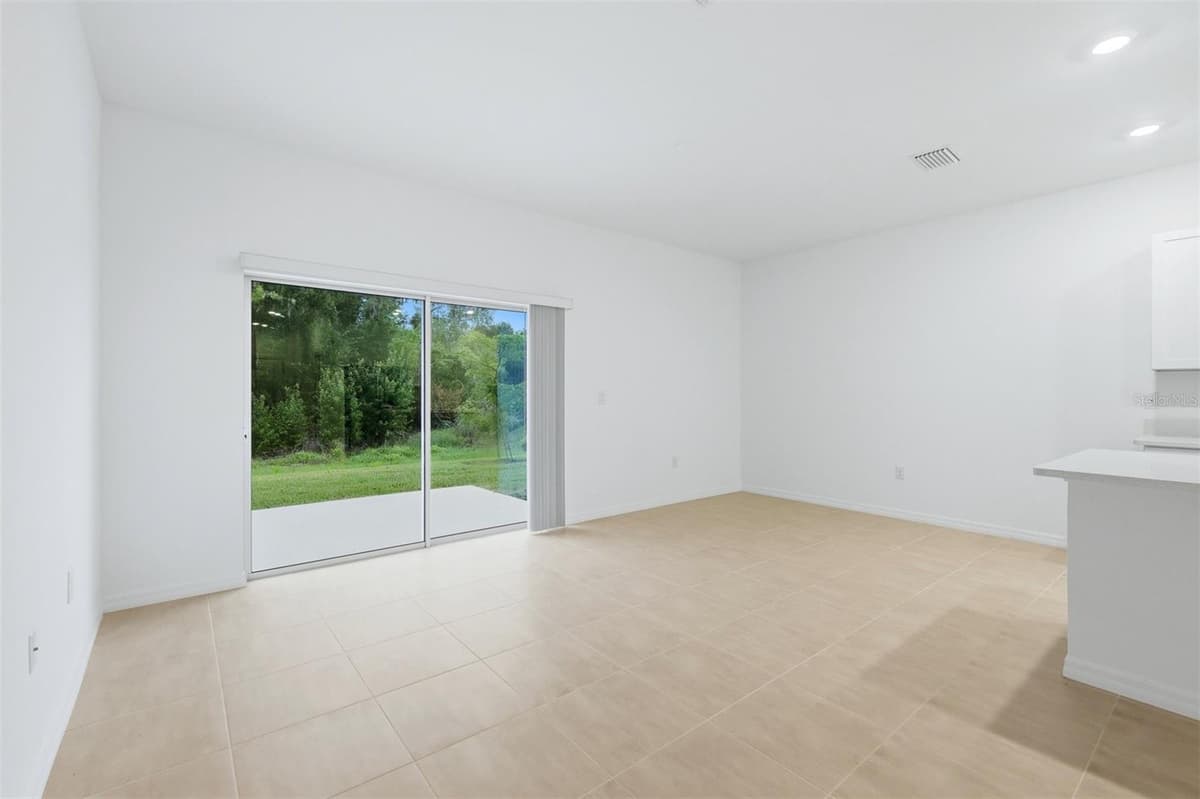 8417 LUNAR SKYE STREET — photo 11 of 33