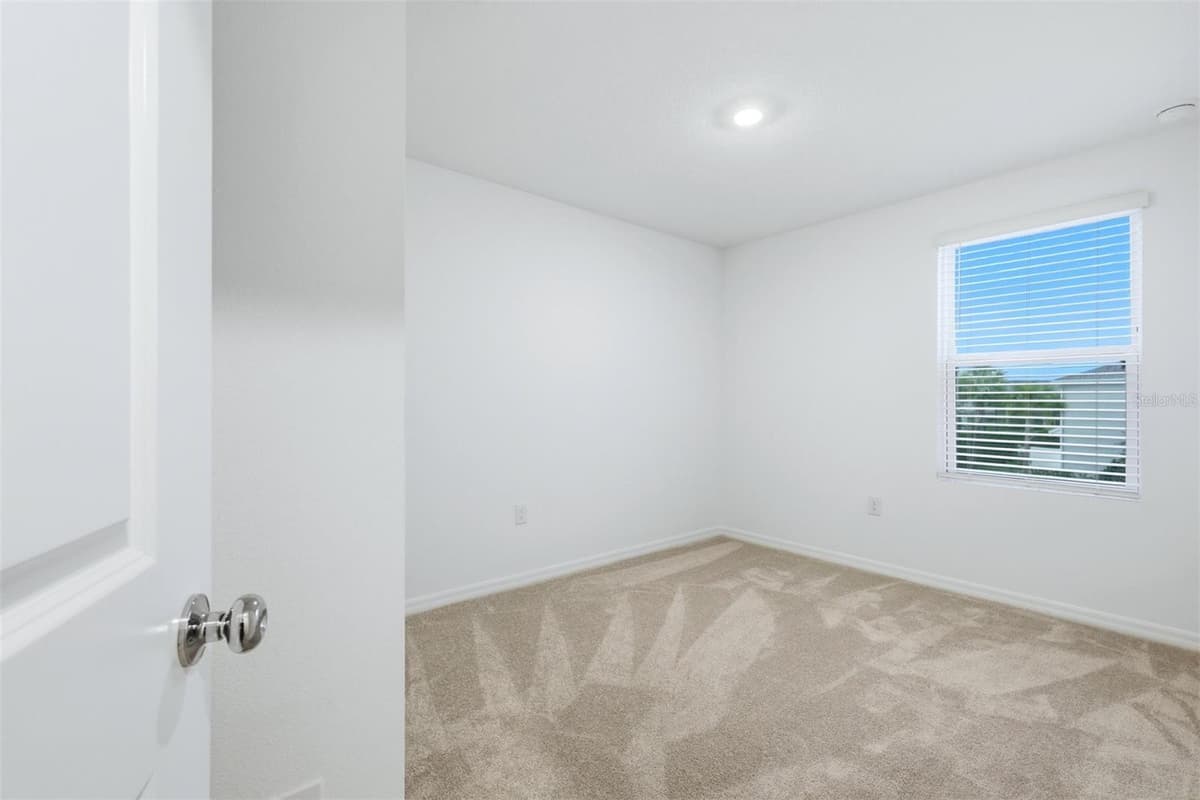 8417 LUNAR SKYE STREET — photo 16 of 33