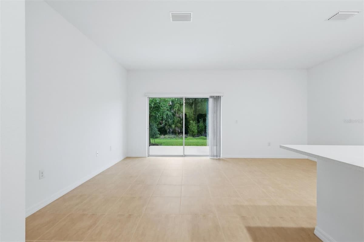 8417 LUNAR SKYE STREET — photo 8 of 33