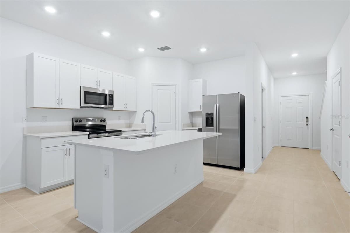 8417 LUNAR SKYE STREET — photo 7 of 33