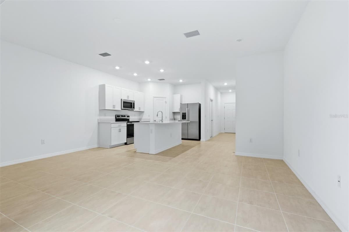 8417 LUNAR SKYE STREET — photo 12 of 33