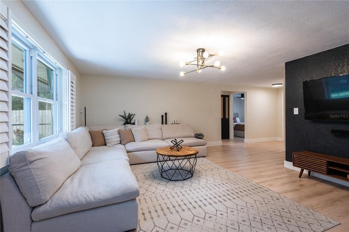 2712 CEDARIDGE DRIVE — photo 5 of 30