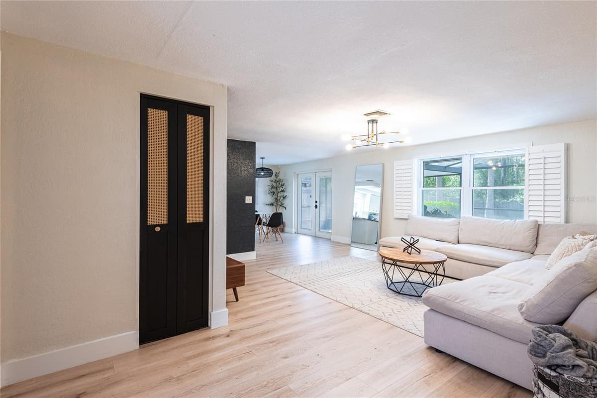 2712 CEDARIDGE DRIVE — photo 3 of 30