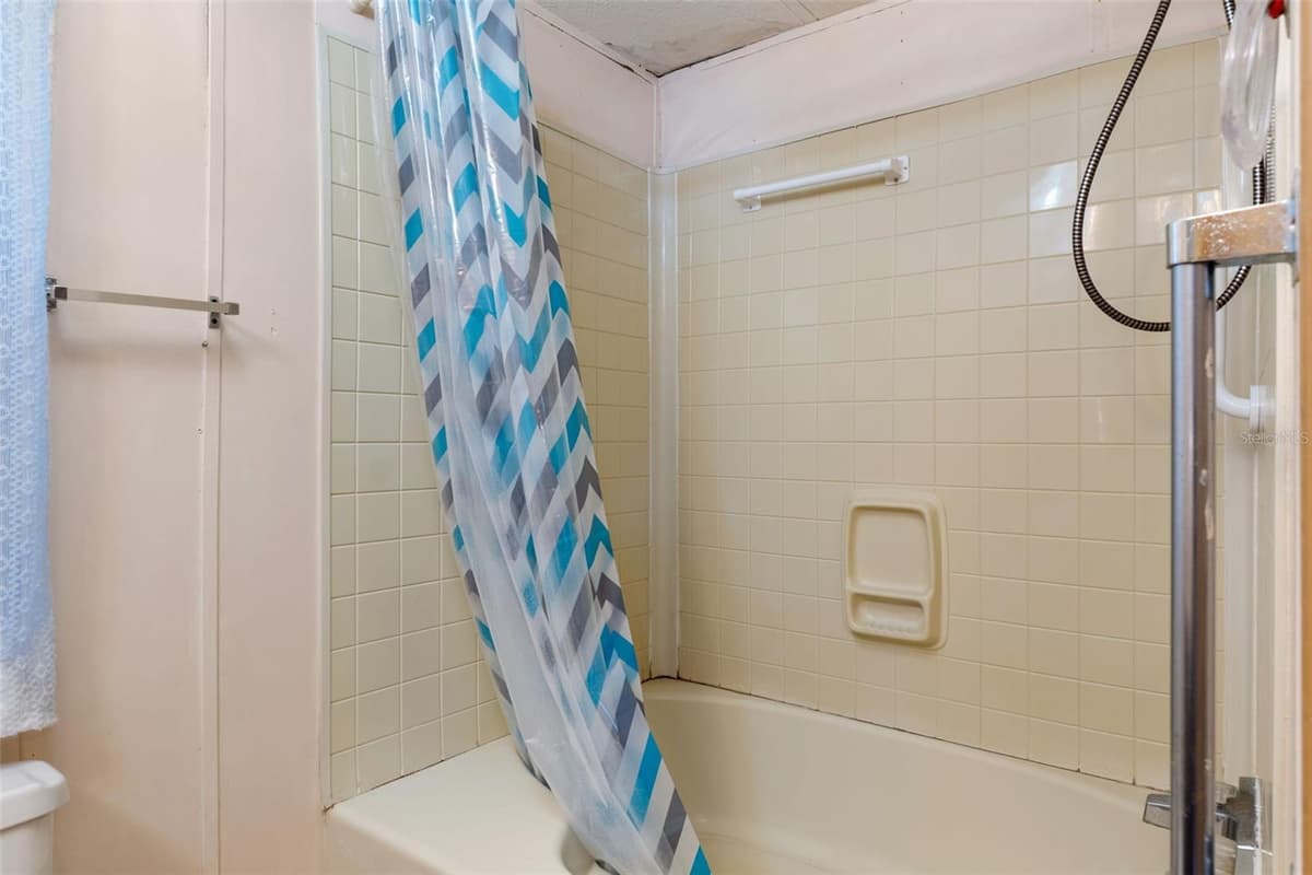 6463 PARK DRIVE — photo 14 of 34
