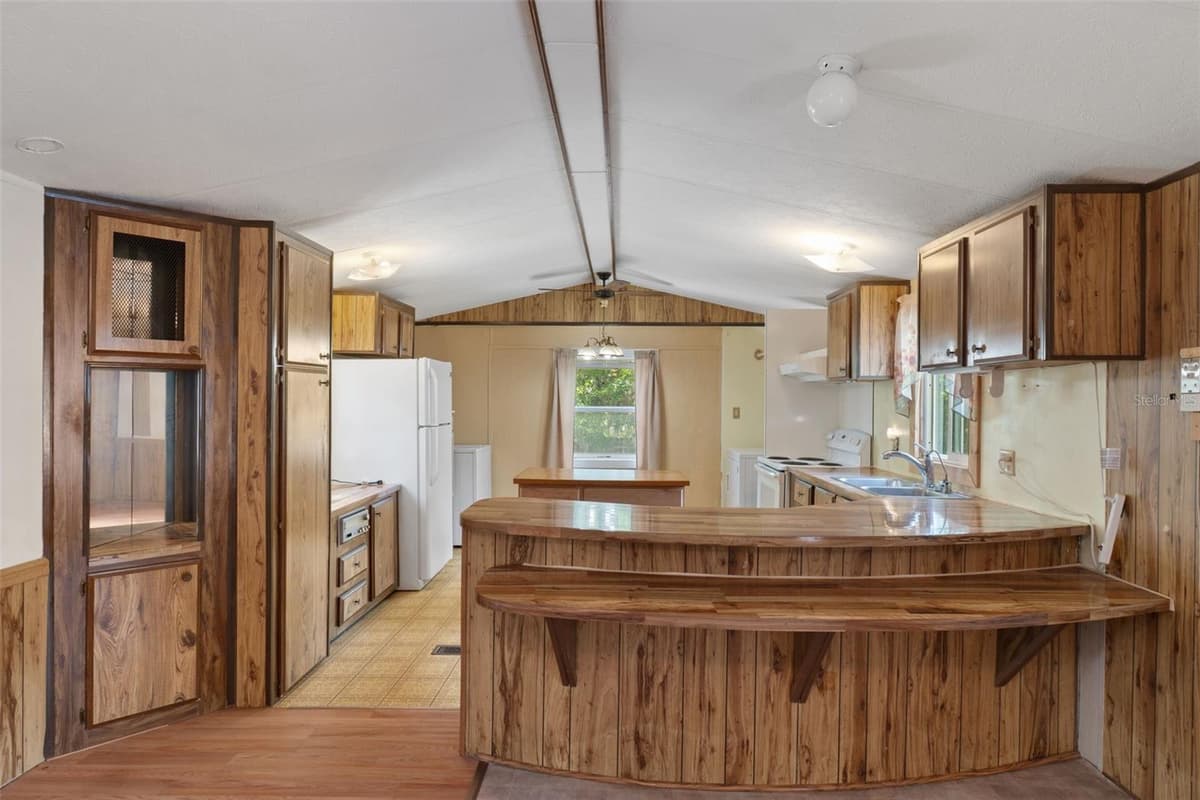 6463 PARK DRIVE — photo 7 of 34