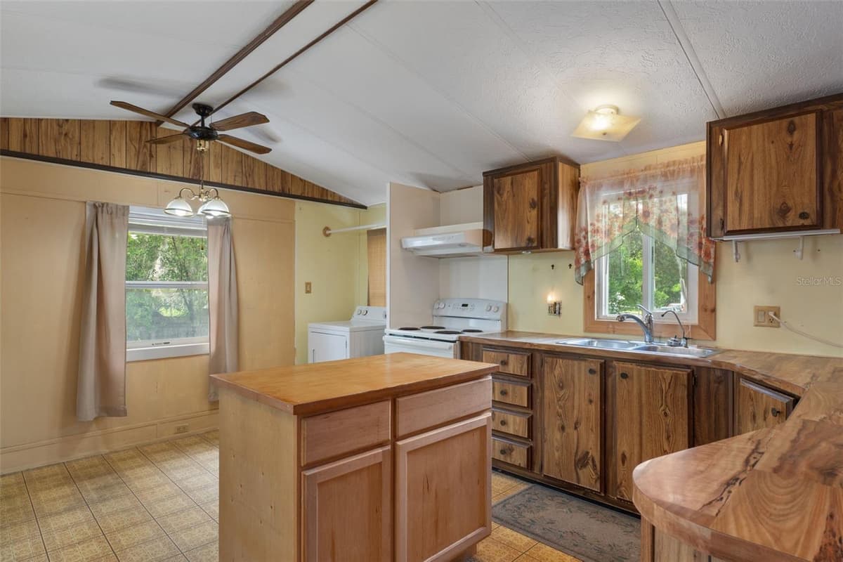 6463 PARK DRIVE — photo 8 of 34