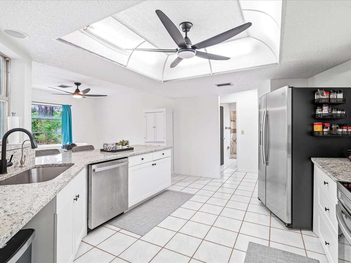 7238 SPINNAKER BOULEVARD — photo 6 of 19