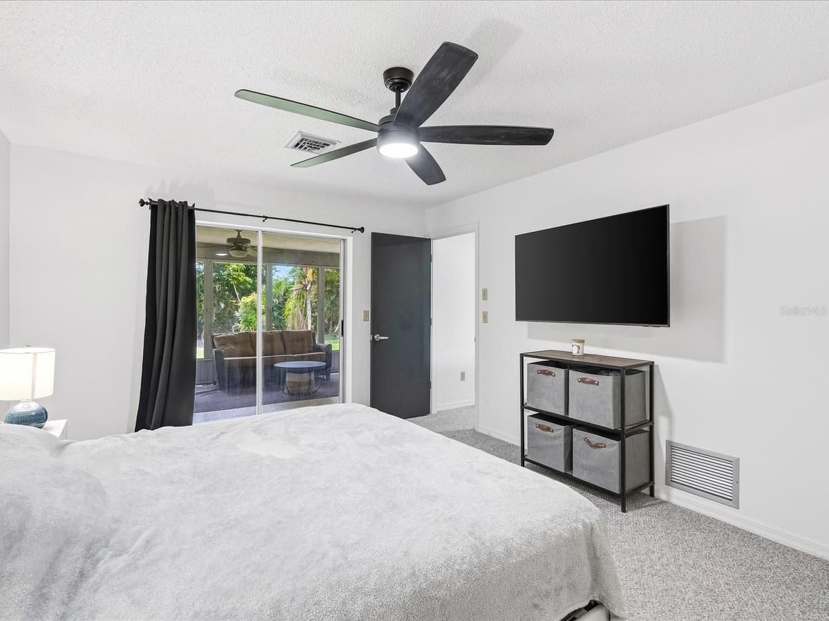 7238 SPINNAKER BOULEVARD — photo 11 of 19