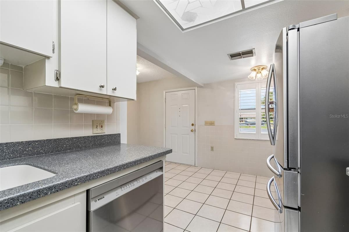 2131 RIDGE ROAD — photo 9 of 51