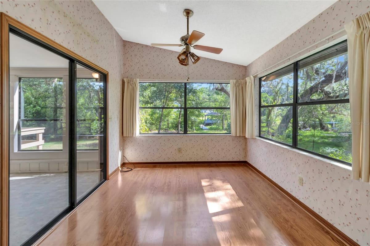 18426 VILLA CITY ROAD — photo 16 of 45