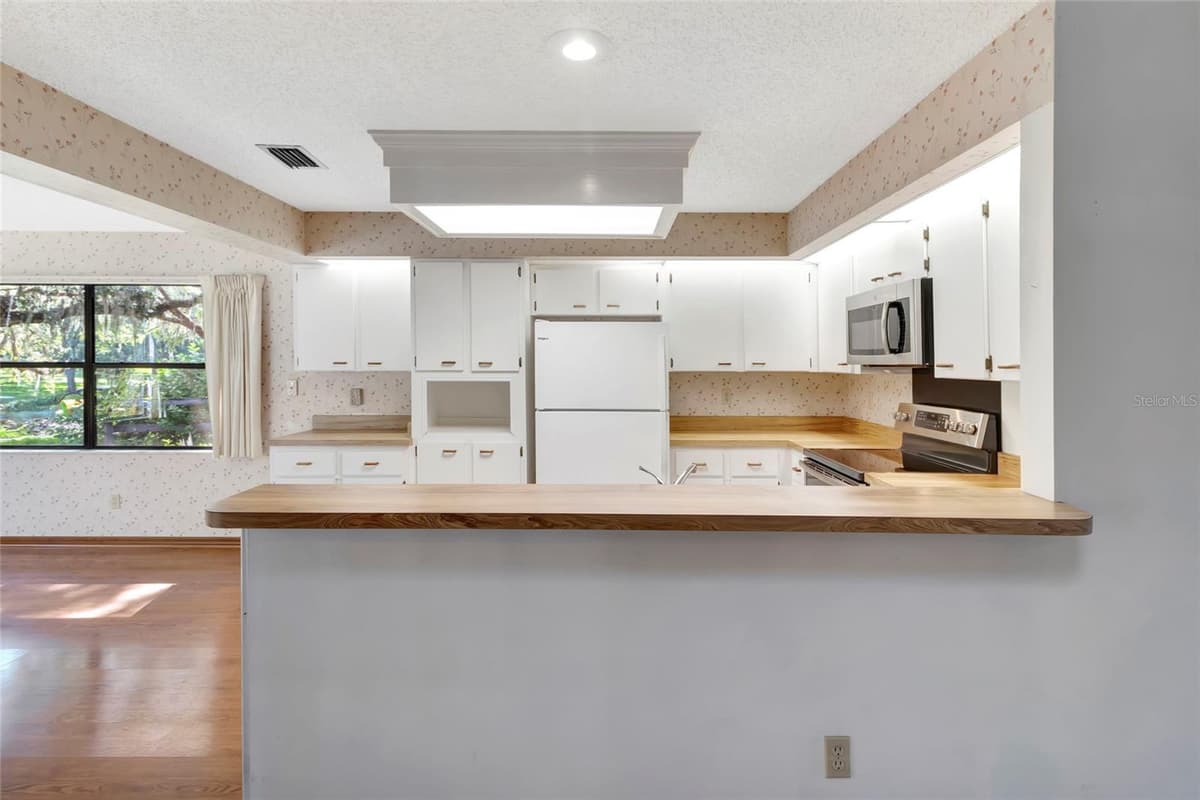 18426 VILLA CITY ROAD — photo 12 of 45