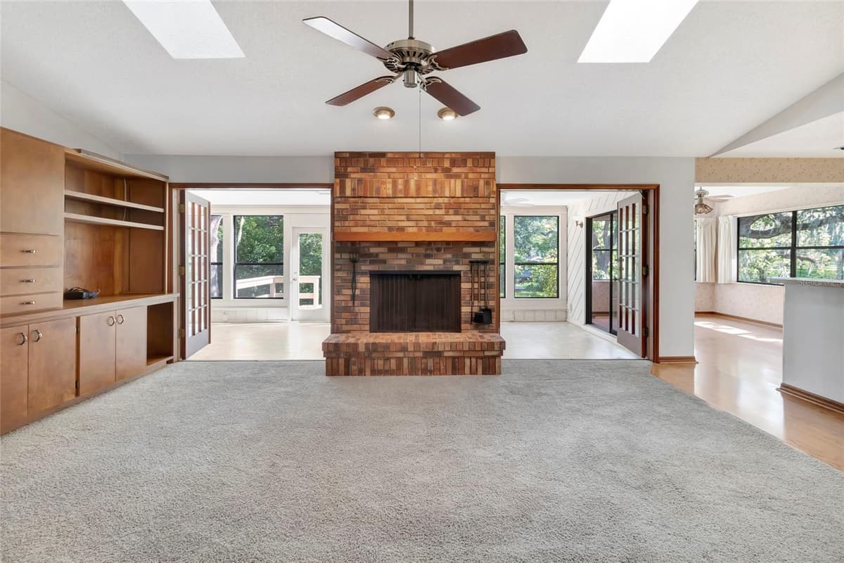 18426 VILLA CITY ROAD — photo 9 of 45