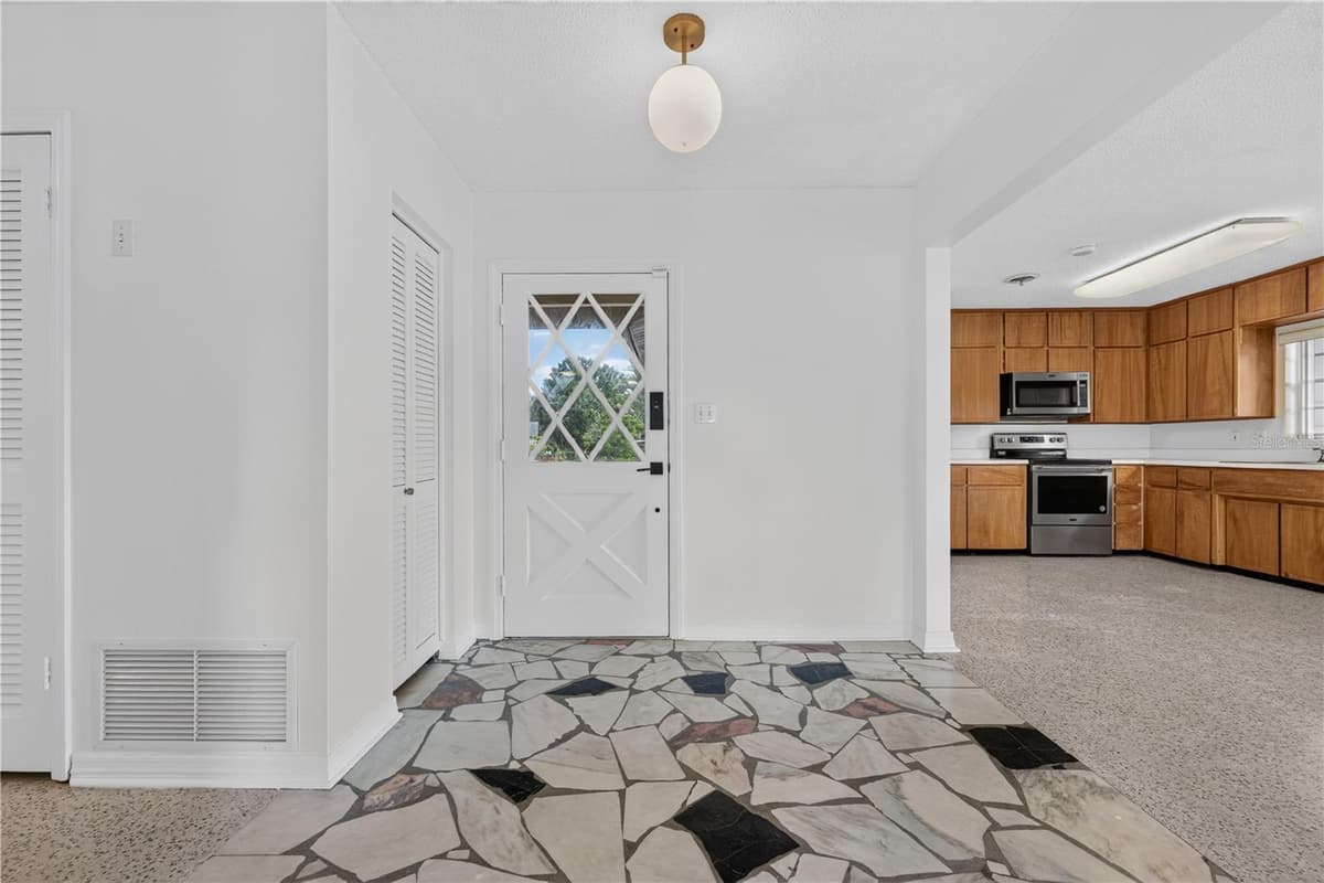 2826 AMBERGATE ROAD — photo 6 of 46