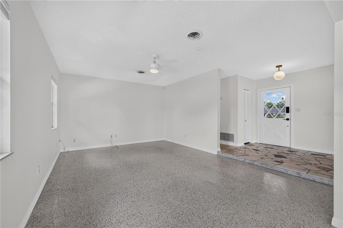 2826 AMBERGATE ROAD — photo 9 of 46