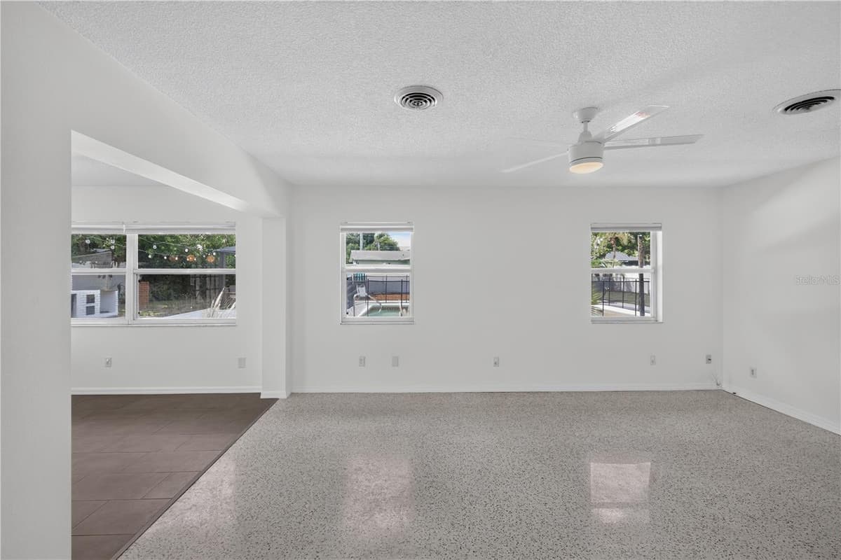 2826 AMBERGATE ROAD — photo 7 of 46