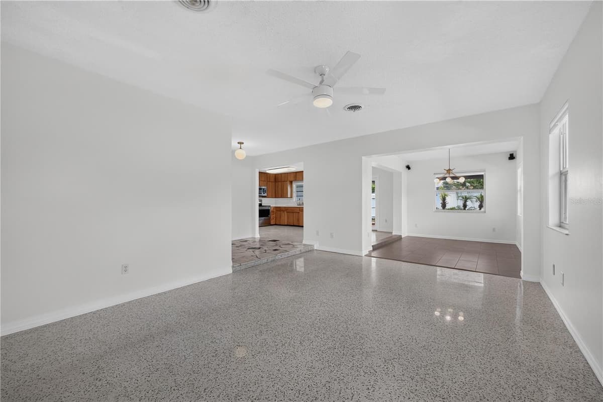 2826 AMBERGATE ROAD — photo 8 of 46