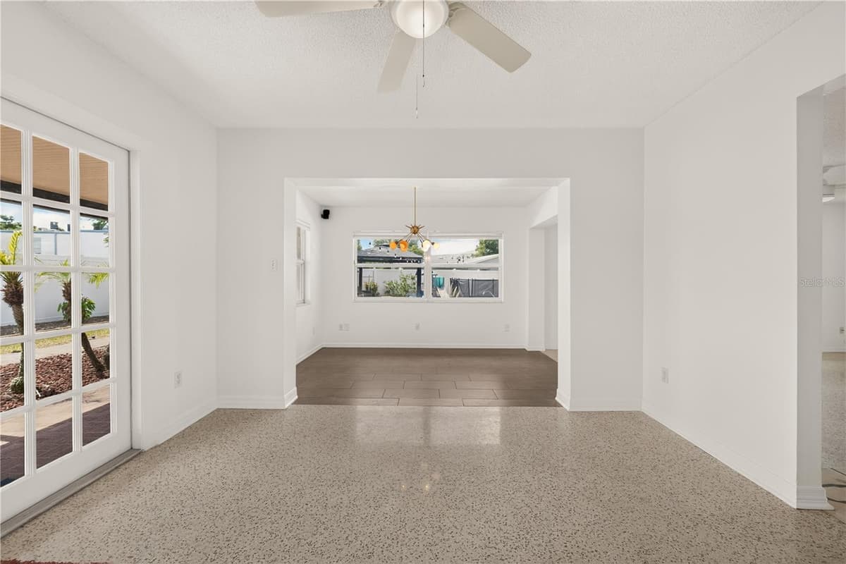 2826 AMBERGATE ROAD — photo 11 of 46