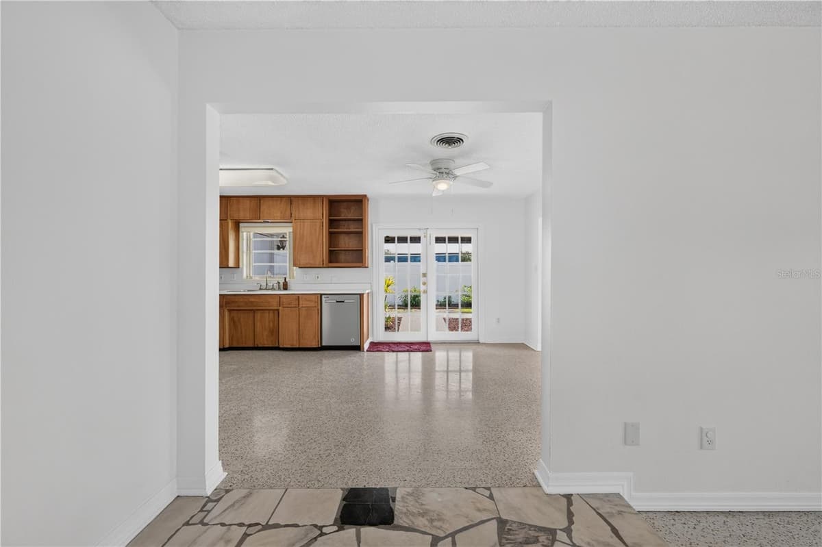 2826 AMBERGATE ROAD — photo 34 of 46