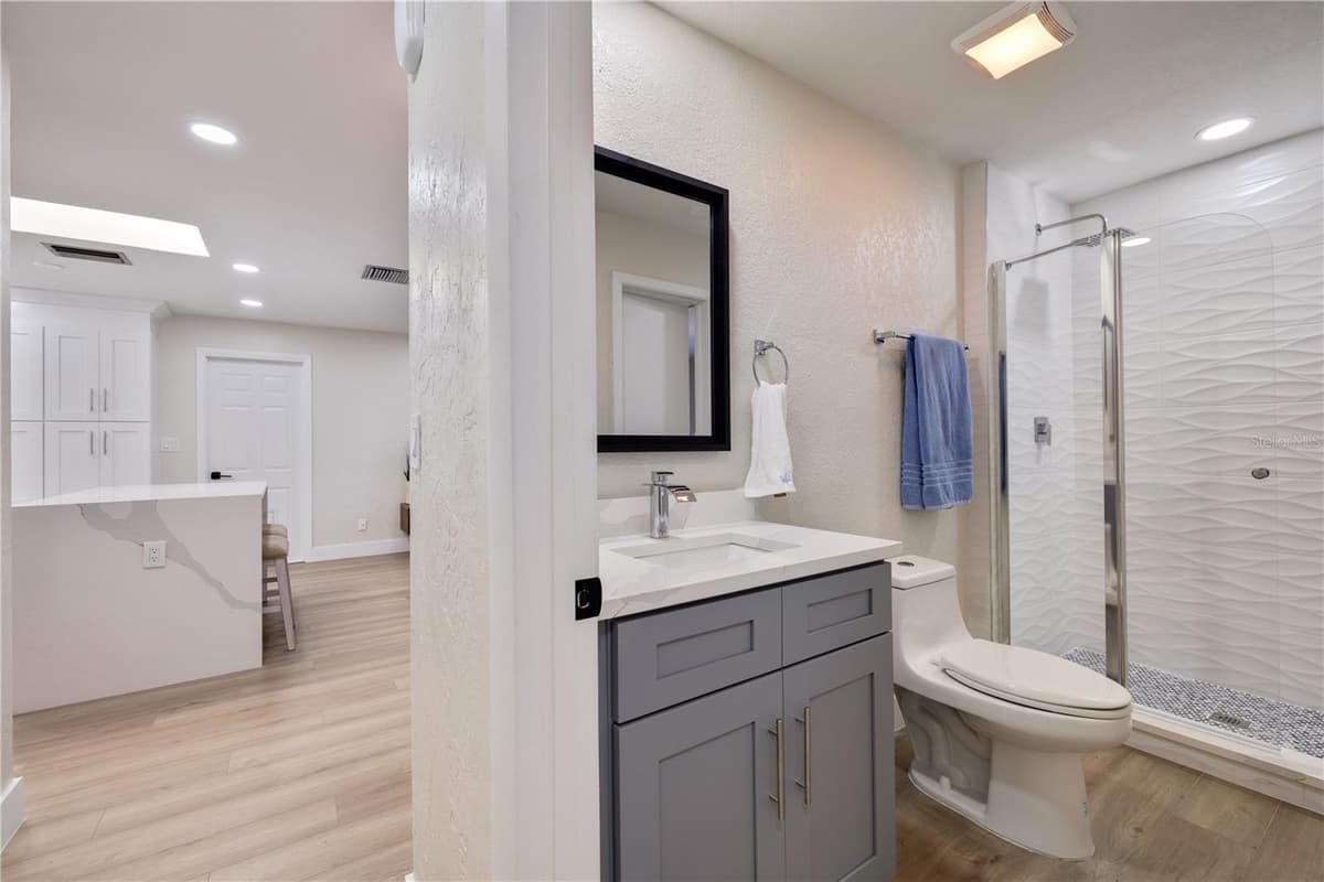490 82ND AVENUE — photo 4 of 33