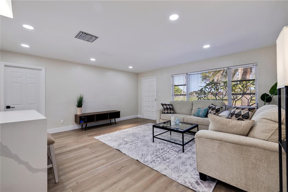 490 82ND AVENUE — photo 8 of 33