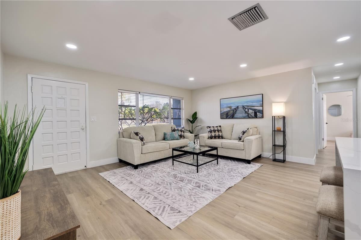 490 82ND AVENUE — photo 7 of 33