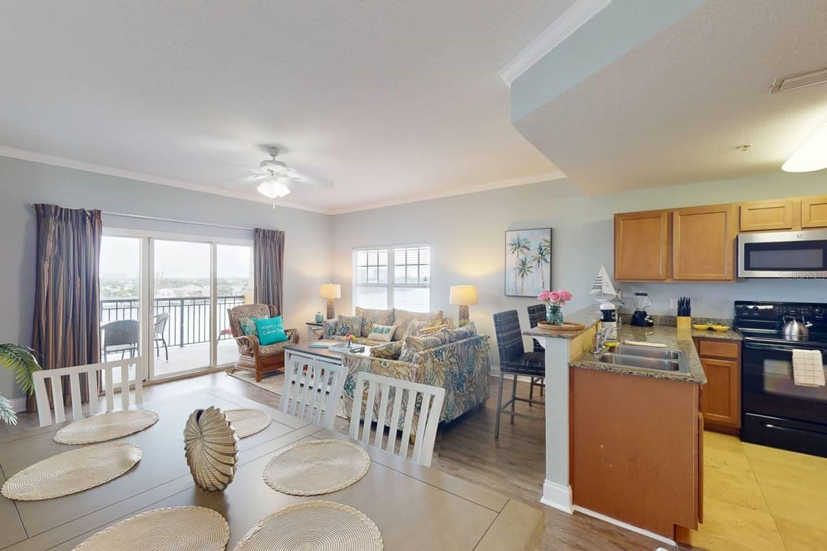 10315 GULF BOULEVARD — photo 8 of 36
