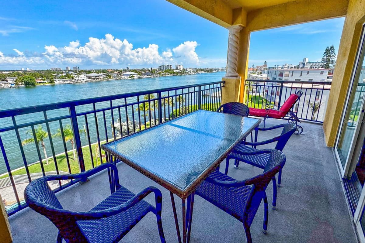 10315 GULF BOULEVARD — photo 3 of 36