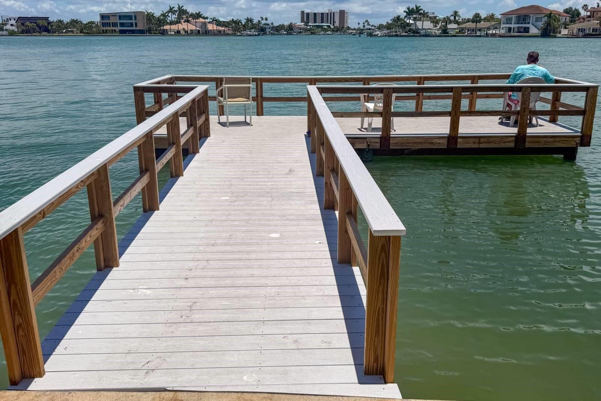10315 GULF BOULEVARD — photo 23 of 36