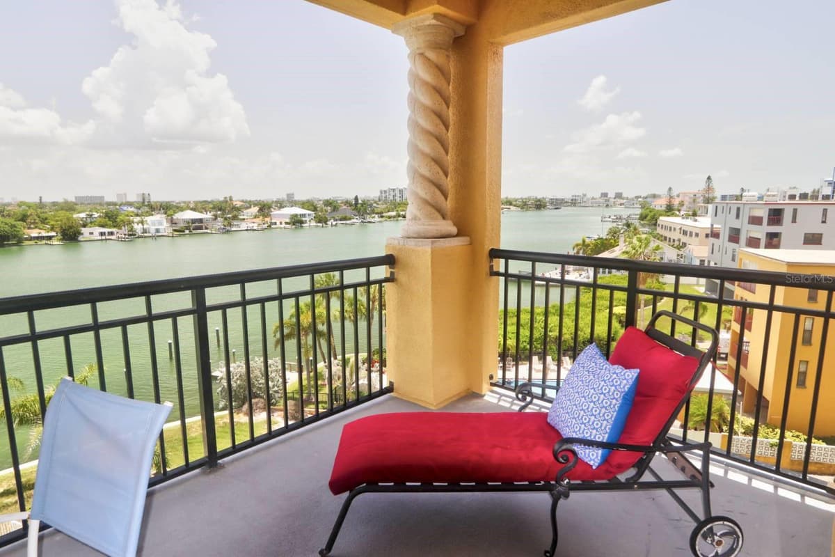 10315 GULF BOULEVARD — photo 4 of 36