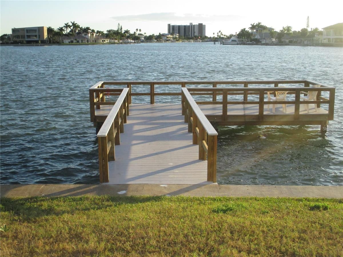 10315 GULF BOULEVARD — photo 32 of 36