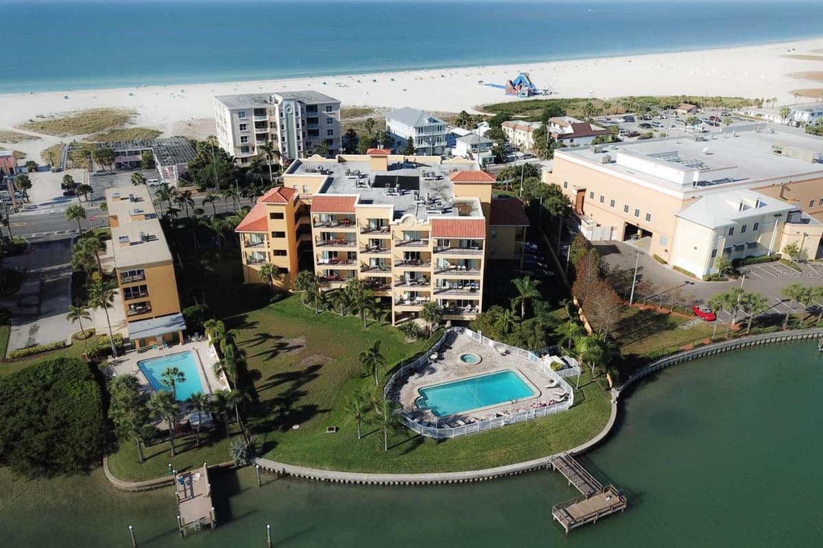 10315 GULF BOULEVARD — photo 13 of 36