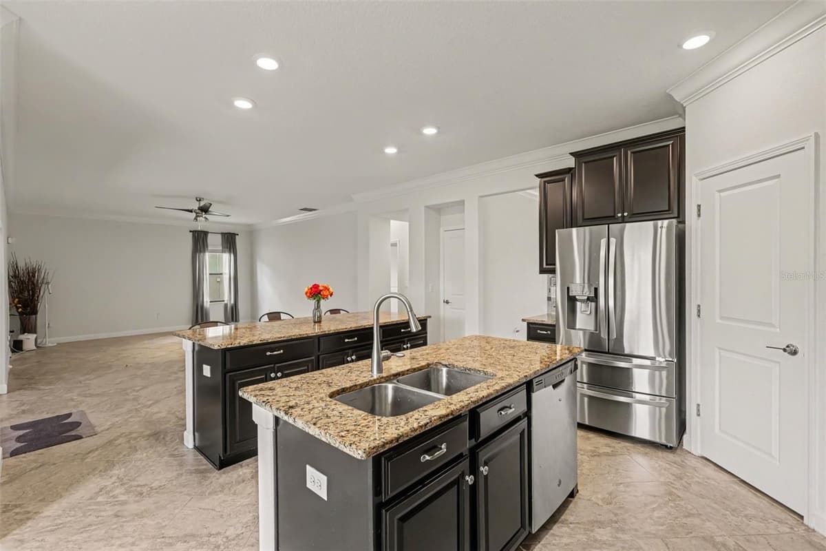 12005 CINNAMON FERN DRIVE — photo 9 of 25