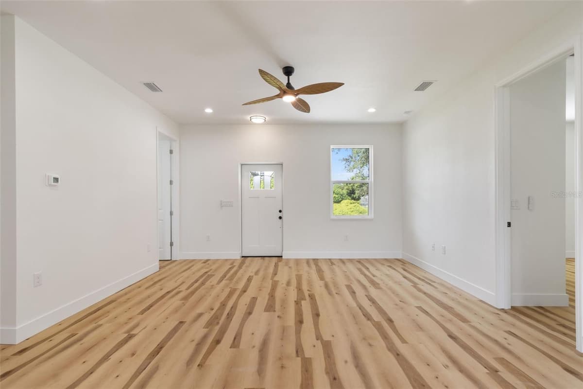 8580 PRICE BOULEVARD — photo 8 of 54
