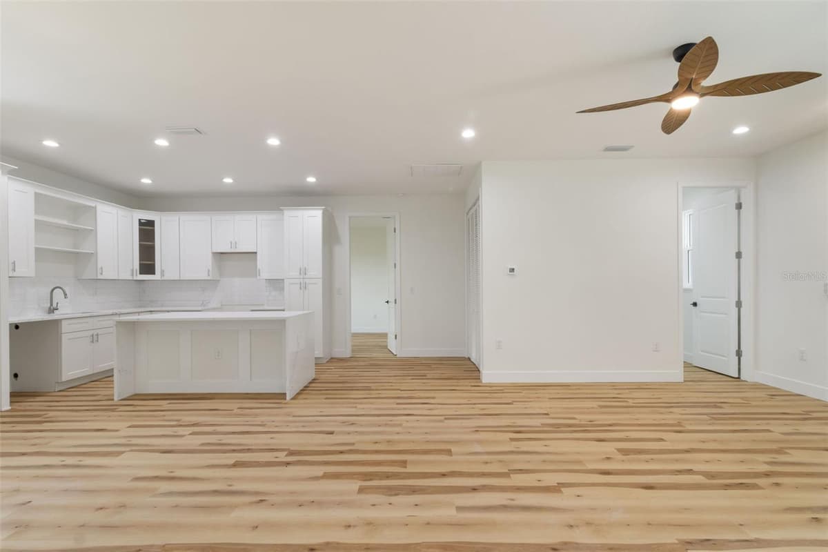 8580 PRICE BOULEVARD — photo 17 of 54
