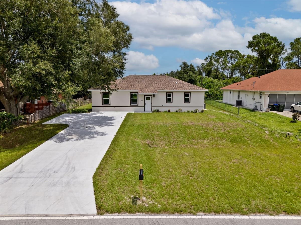 8580 PRICE BOULEVARD — photo 2 of 54