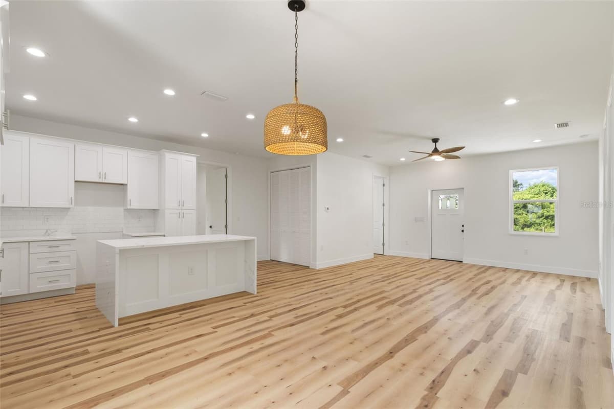 8580 PRICE BOULEVARD — photo 15 of 54