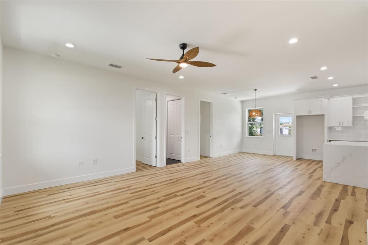 8580 PRICE BOULEVARD — photo 12 of 54