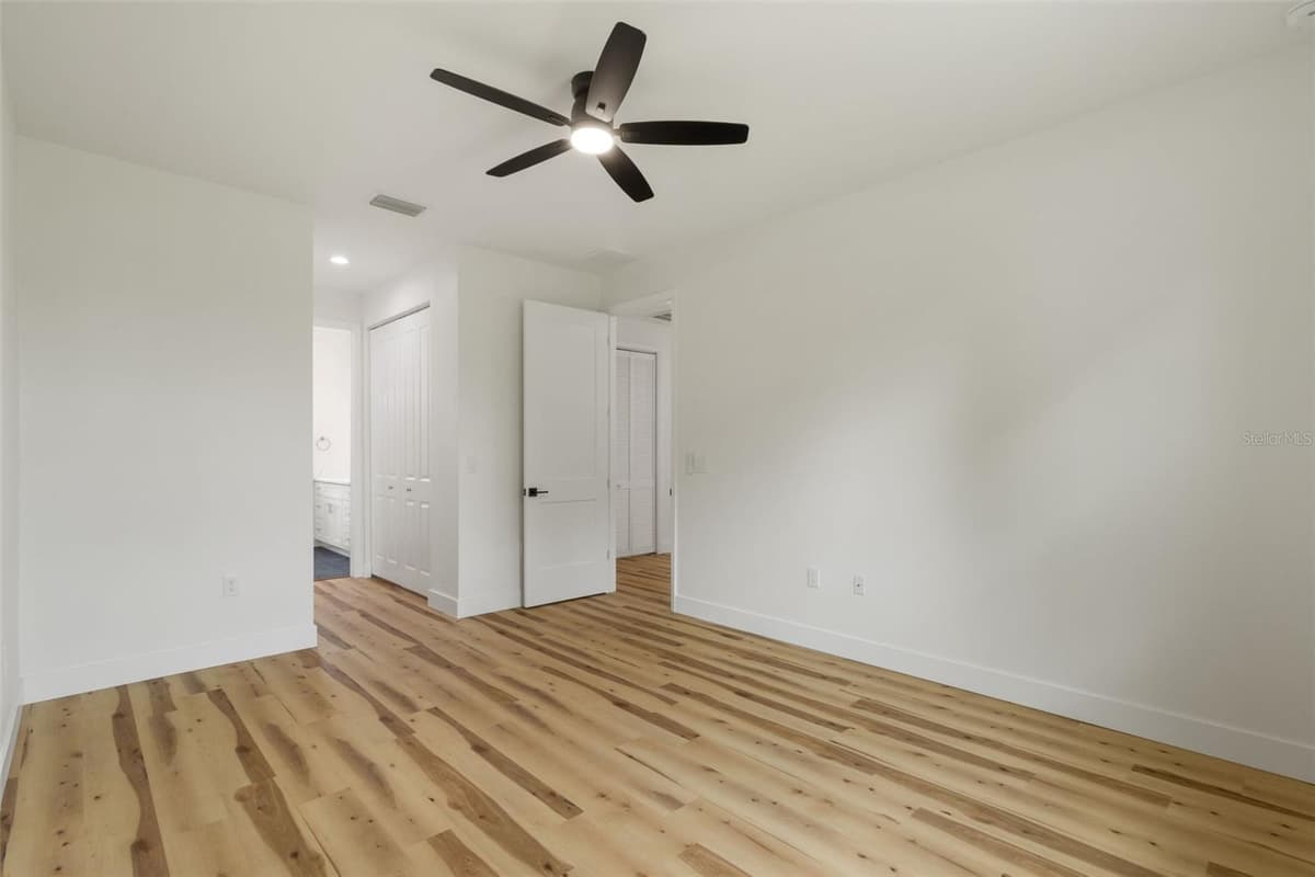 8580 PRICE BOULEVARD — photo 23 of 54