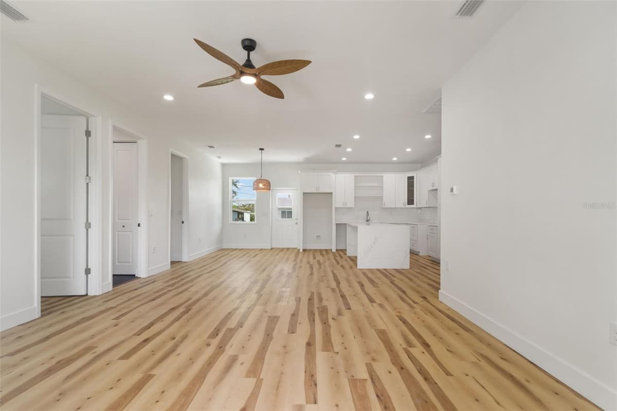 8580 PRICE BOULEVARD — photo 9 of 54