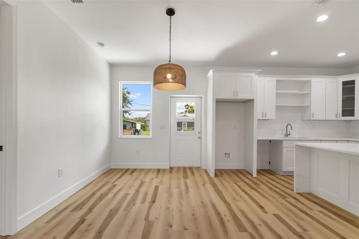 8580 PRICE BOULEVARD — photo 13 of 54