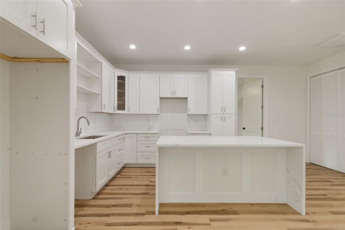 8580 PRICE BOULEVARD — photo 18 of 54