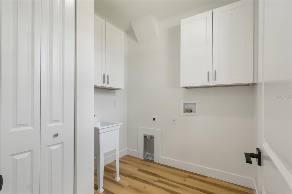 8580 PRICE BOULEVARD — photo 11 of 54